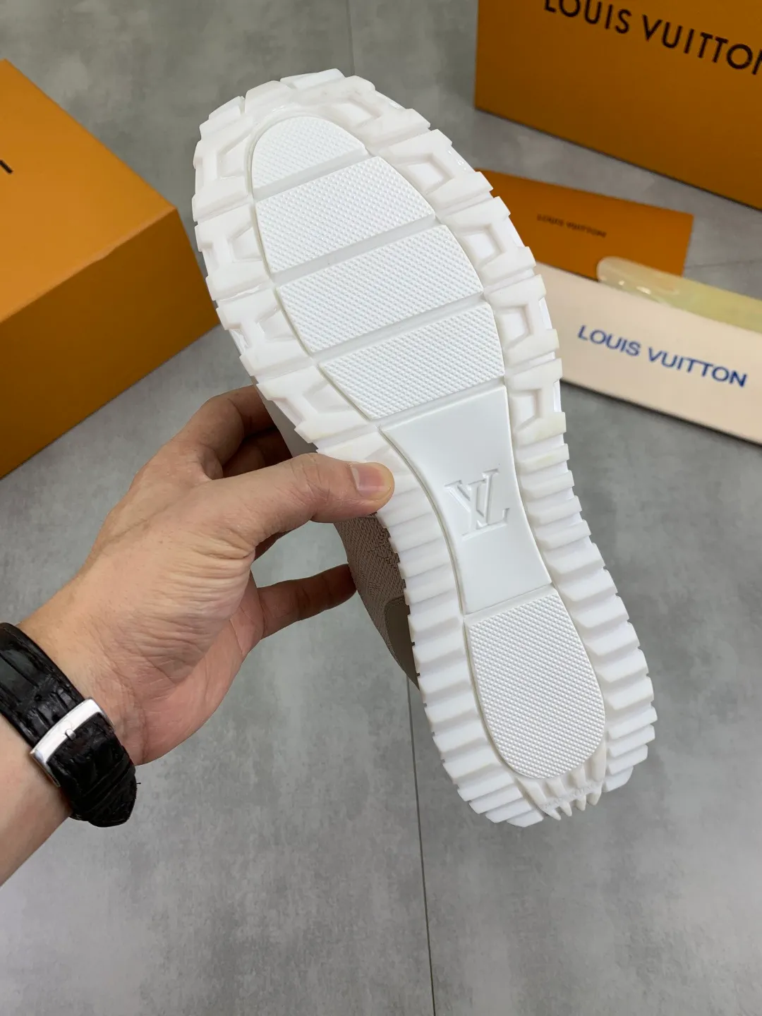 Men's men's shoes 💰P680 new style 💶[LOUIS VUITTON] (original order) new style 🍀LV Louis Vuitton * - top version of LV classic trendy shoes! Made of imported original cowhide and water-dyed cowhide lining. The latest original wear-resistant rubber combination outsole! High quality products! Multiple colors available, code number: 38-44 (45 46 customized)
